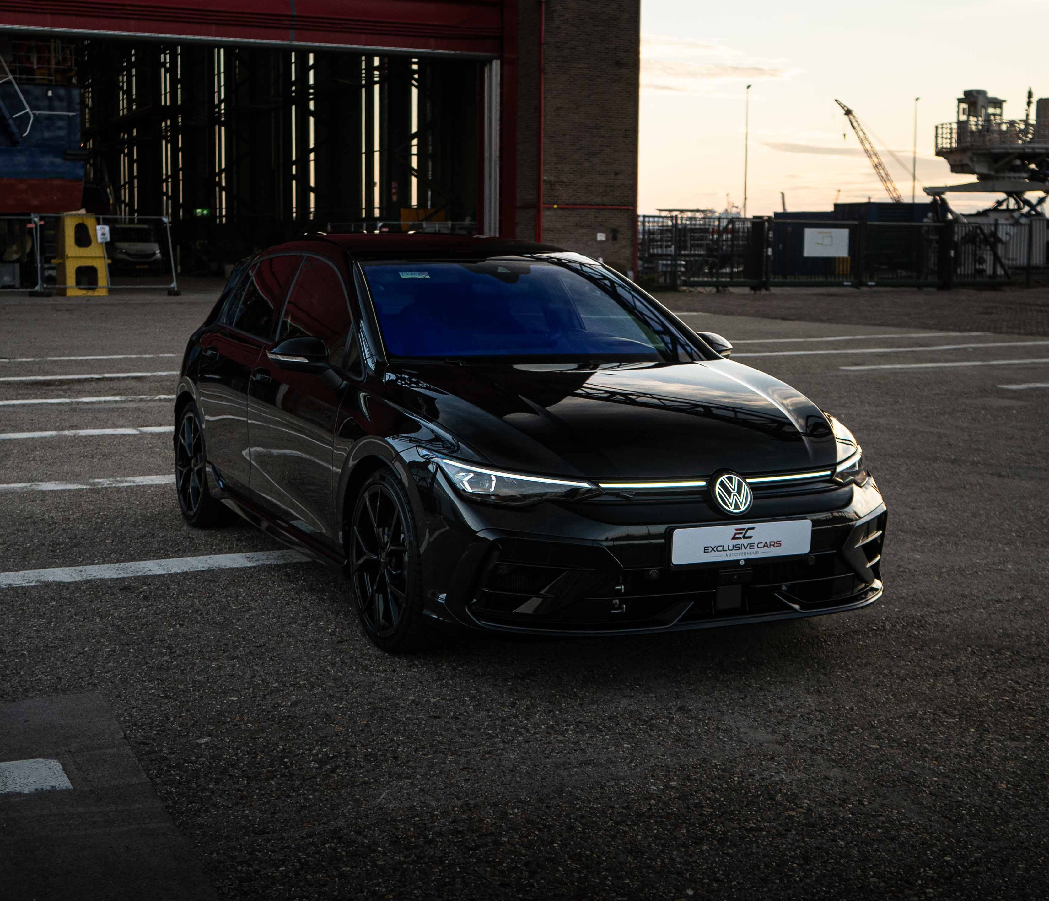 VW Golf 8.5R 2025 Special Black Edition Akrapovič