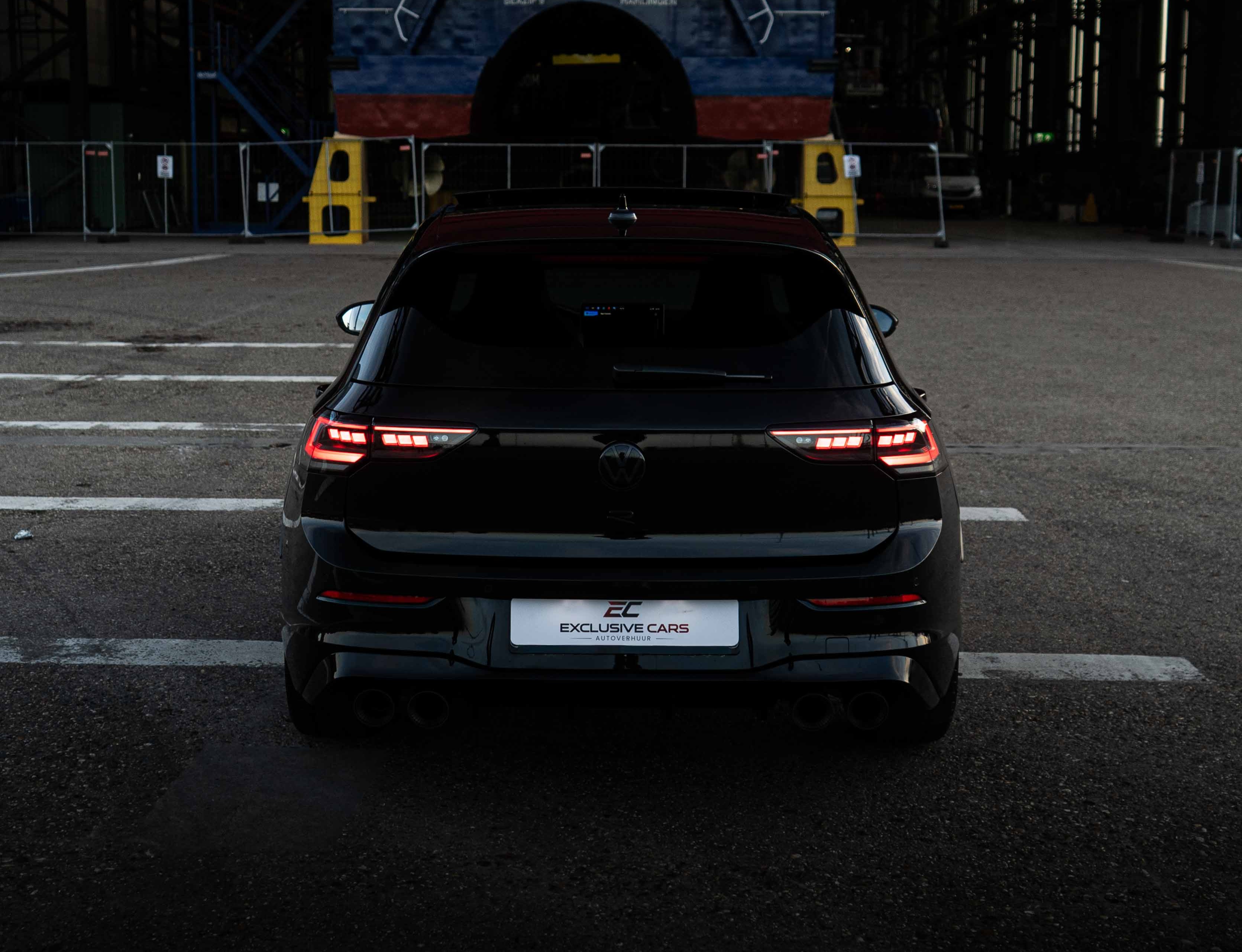 VW Golf 8.5R 2025 Special Black Edition Akrapovič foto 3