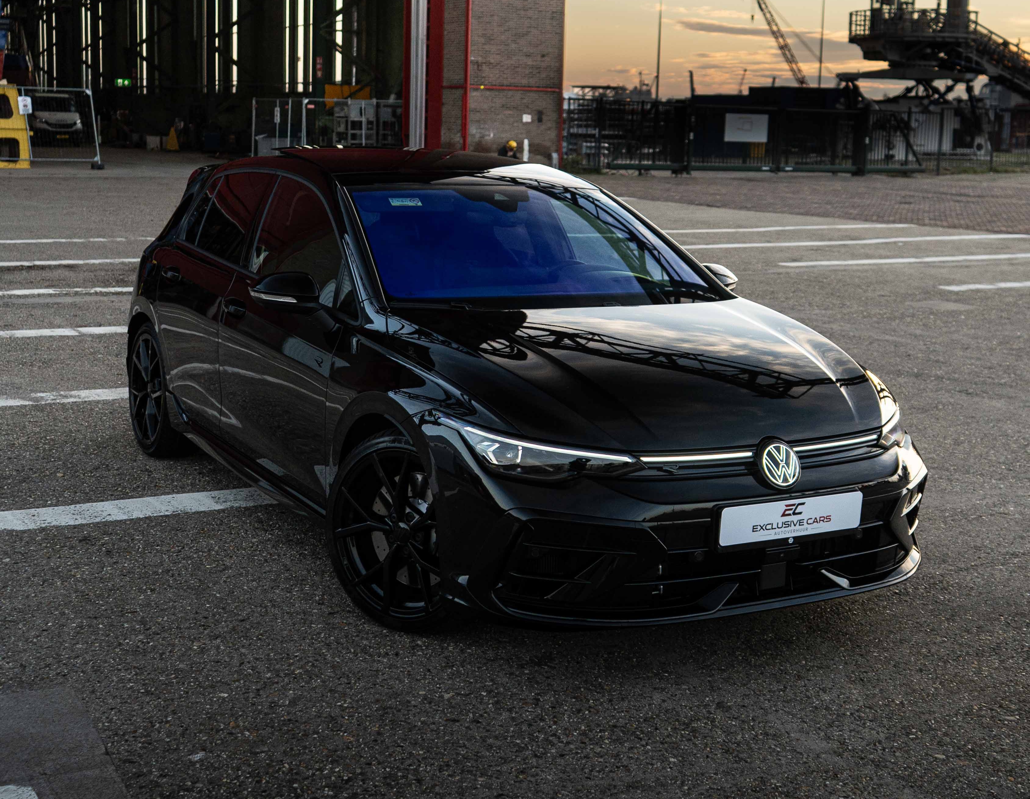 VW Golf 8.5R 2025 Special Black Edition Akrapovič foto 5