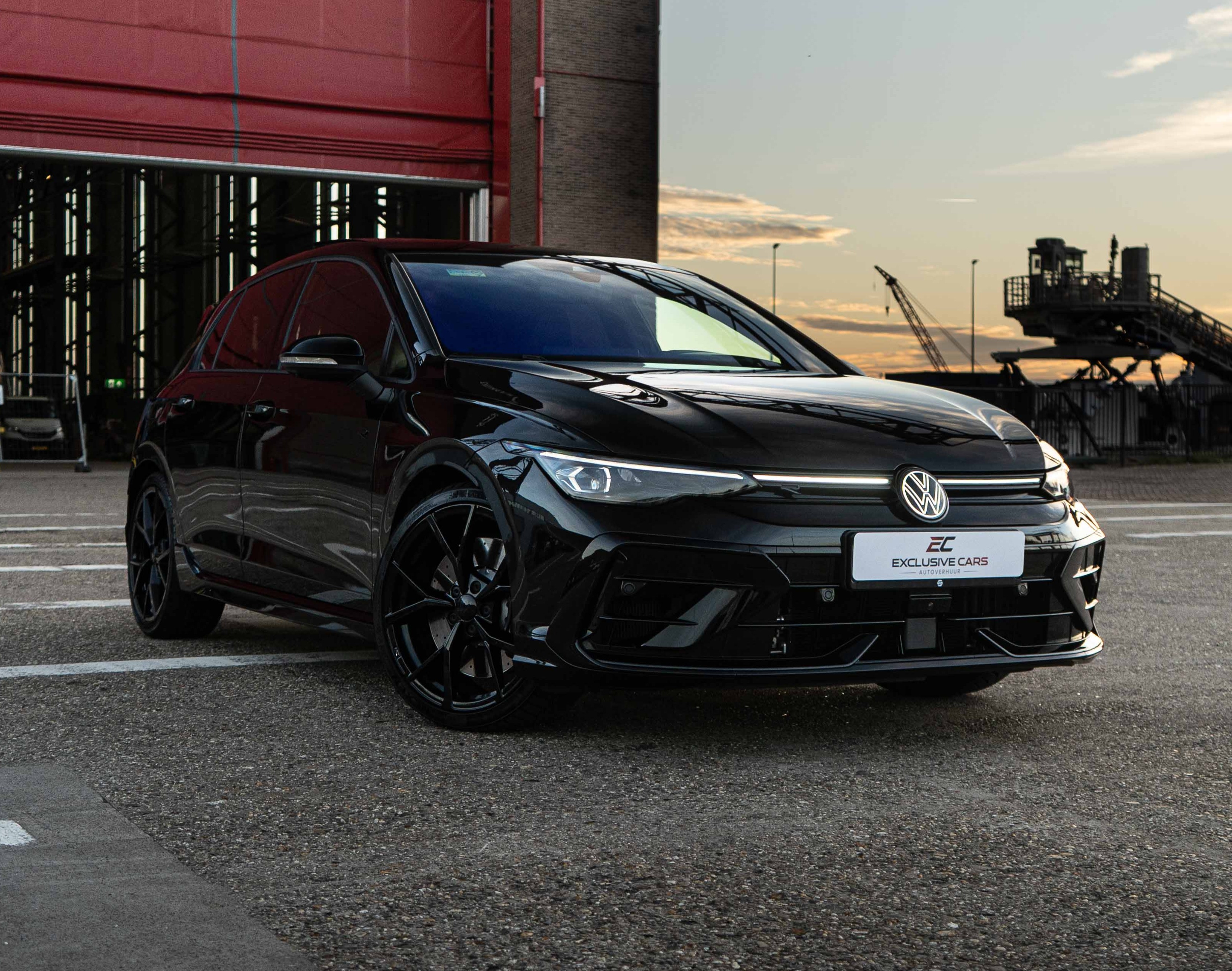 VW Golf 8.5R 2025 Special Black Edition Akrapovič foto 6